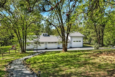 Tiny photo for 221 Lauer Way, Grants Pass, OR 97526 (MLS # 220219775)