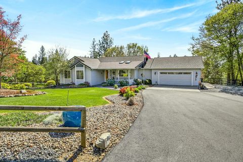 Tiny photo for 221 Lauer Way, Grants Pass, OR 97526 (MLS # 220219775)