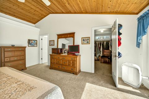 Tiny photo for 221 Lauer Way, Grants Pass, OR 97526 (MLS # 220219775)