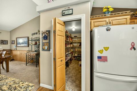 Tiny photo for 221 Lauer Way, Grants Pass, OR 97526 (MLS # 220219775)