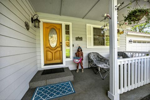 Tiny photo for 221 Lauer Way, Grants Pass, OR 97526 (MLS # 220219775)
