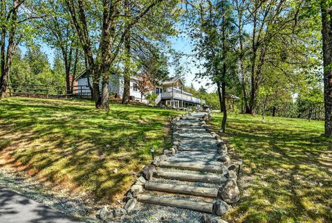 Tiny photo for 221 Lauer Way, Grants Pass, OR 97526 (MLS # 220219775)