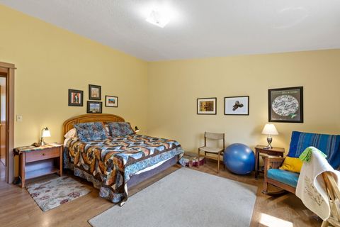 Tiny photo for 16215 Leona Lane, La Pine, OR 97739 (MLS # 220201966)