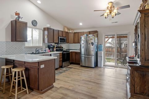 Tiny photo for 2607 NE 5th Street, Redmond, OR 97756 (MLS # 220212064)