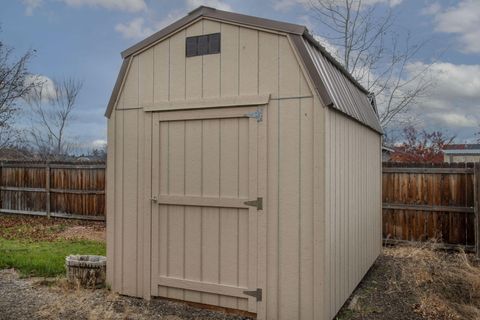 Tiny photo for 2607 NE 5th Street, Redmond, OR 97756 (MLS # 220212064)