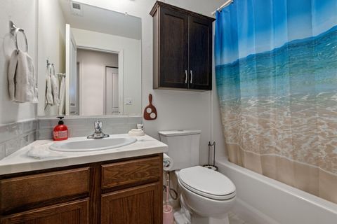 Tiny photo for 2607 NE 5th Street, Redmond, OR 97756 (MLS # 220212064)