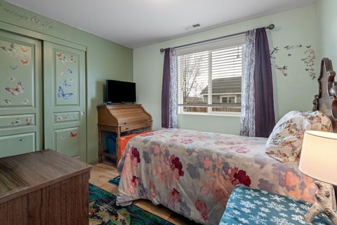 Tiny photo for 2607 NE 5th Street, Redmond, OR 97756 (MLS # 220212064)