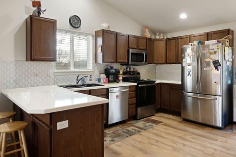 Tiny photo for 2607 NE 5th Street, Redmond, OR 97756 (MLS # 220212064)