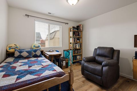 Tiny photo for 2607 NE 5th Street, Redmond, OR 97756 (MLS # 220212064)