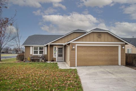 Tiny photo for 2607 NE 5th Street, Redmond, OR 97756 (MLS # 220212064)