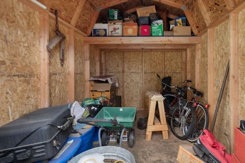 Tiny photo for 2607 NE 5th Street, Redmond, OR 97756 (MLS # 220212064)