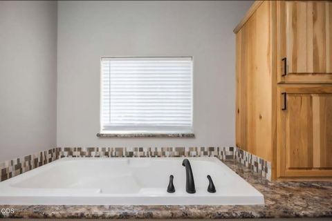 Tiny photo for 52895 Shady Lane, La Pine, OR 97739 (MLS # 220224652)