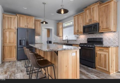 Tiny photo for 52895 Shady Lane, La Pine, OR 97739 (MLS # 220224652)