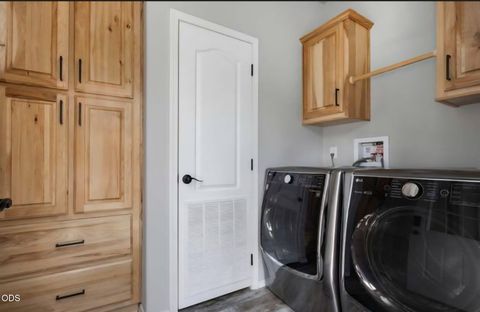 Tiny photo for 52895 Shady Lane, La Pine, OR 97739 (MLS # 220224652)