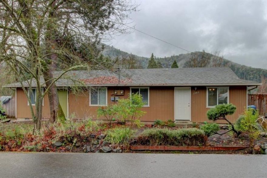 Very clean duplex with updates. Both units have 2 bedrooms and 1 bath with an open great room. Unit 1202 has been updated with paint, laminate floors, windows and the entire structure has a new roof. Jack & Jill bathroom serves both bedrooms. Units rent for $595 & $615 mo. respectively.