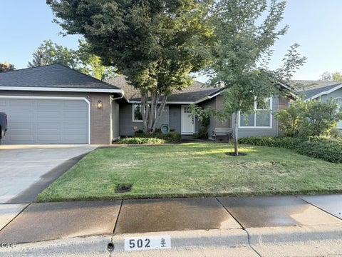 Photo of 502 Vincent Avenue, Central Point, OR 97502 (MLS # 220230638)
