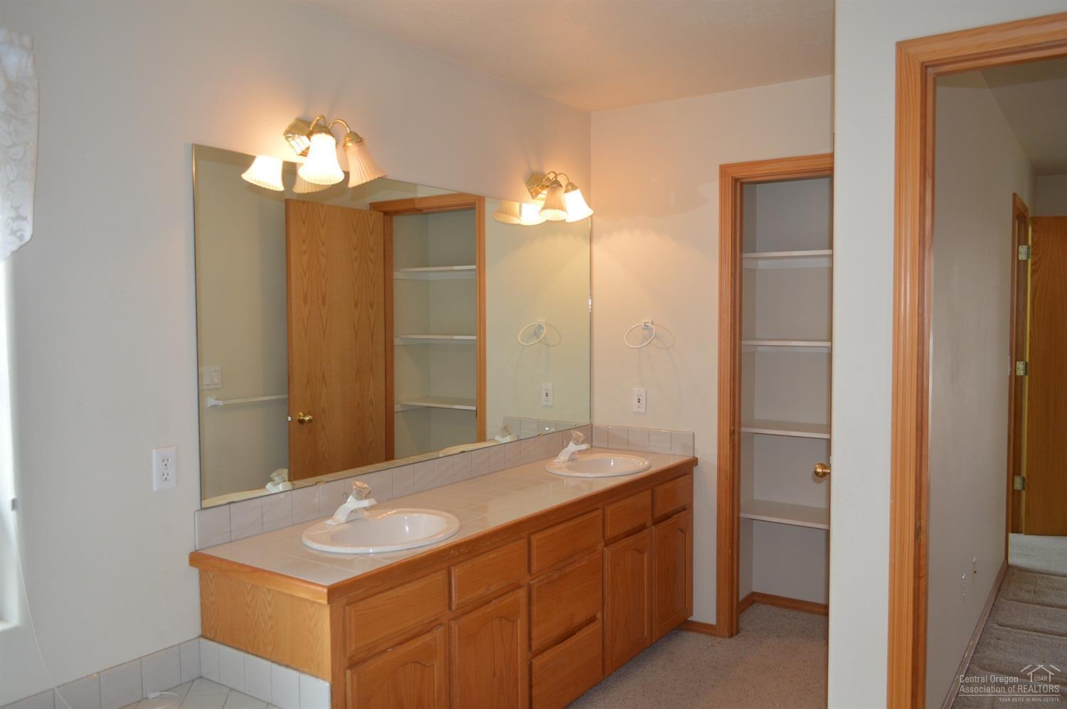 Crestridge Estate - Residential