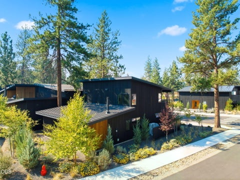 Tiny photo for 632 N Sisters Woodlands Way #20, Sisters, OR 97759 (MLS # 220226855)