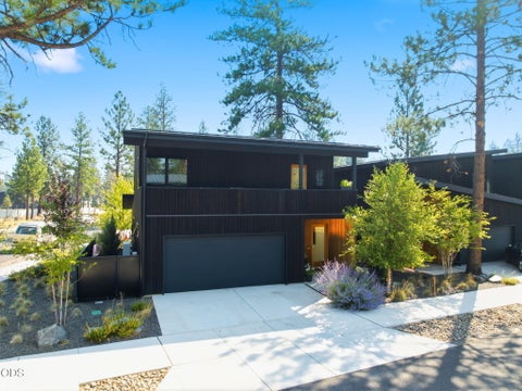 Tiny photo for 632 N Sisters Woodlands Way #20, Sisters, OR 97759 (MLS # 220226855)