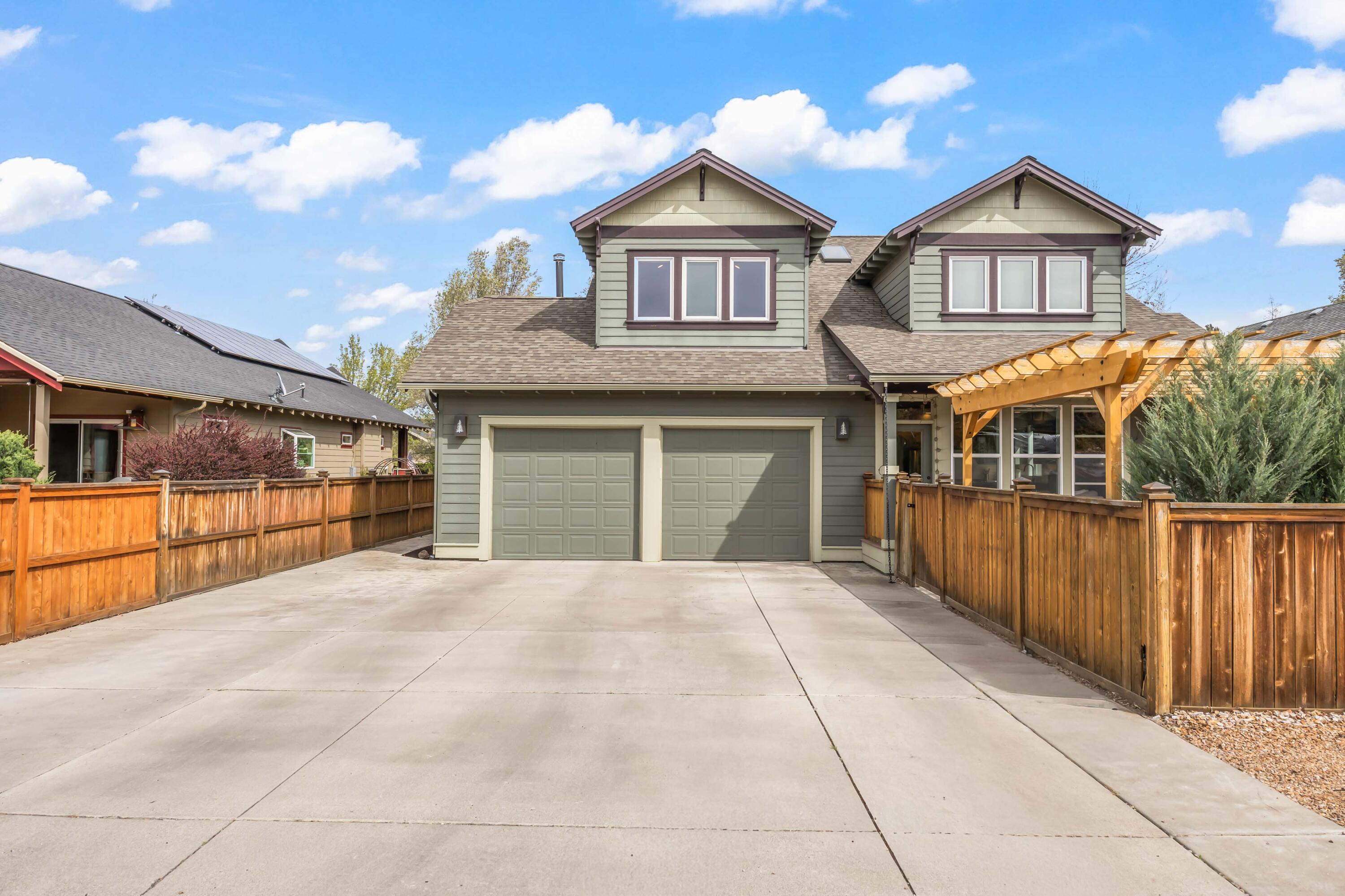 1037 NW Rimrock Drive