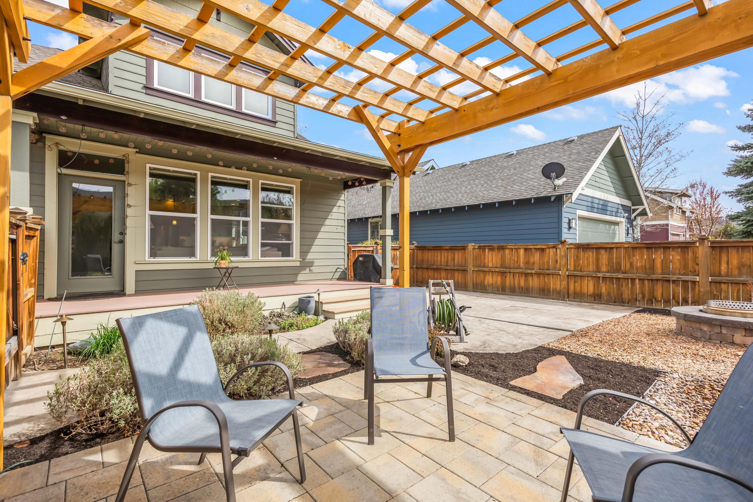 1037 NW Rimrock Drive