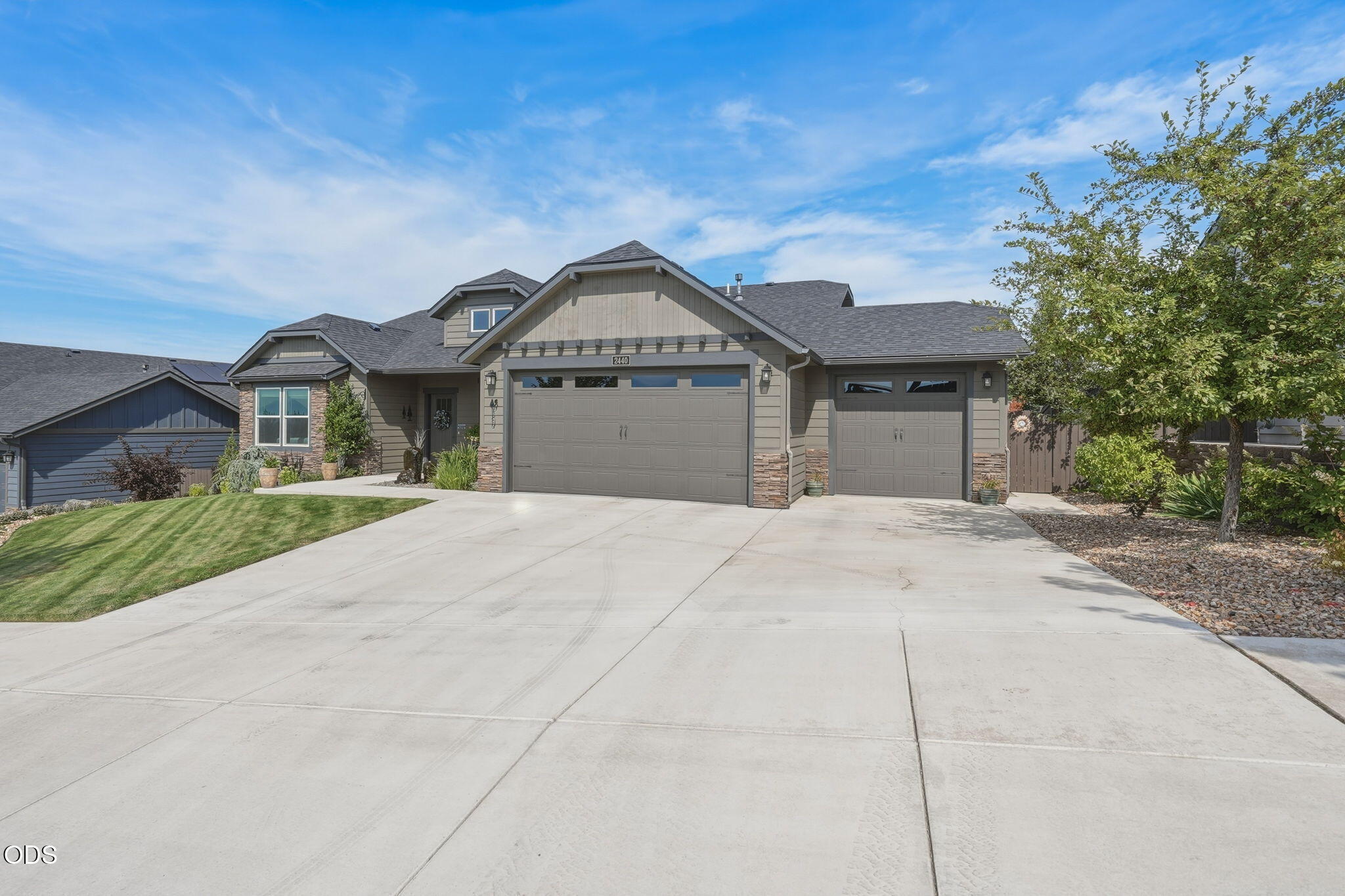 2440 SW 43rd Place