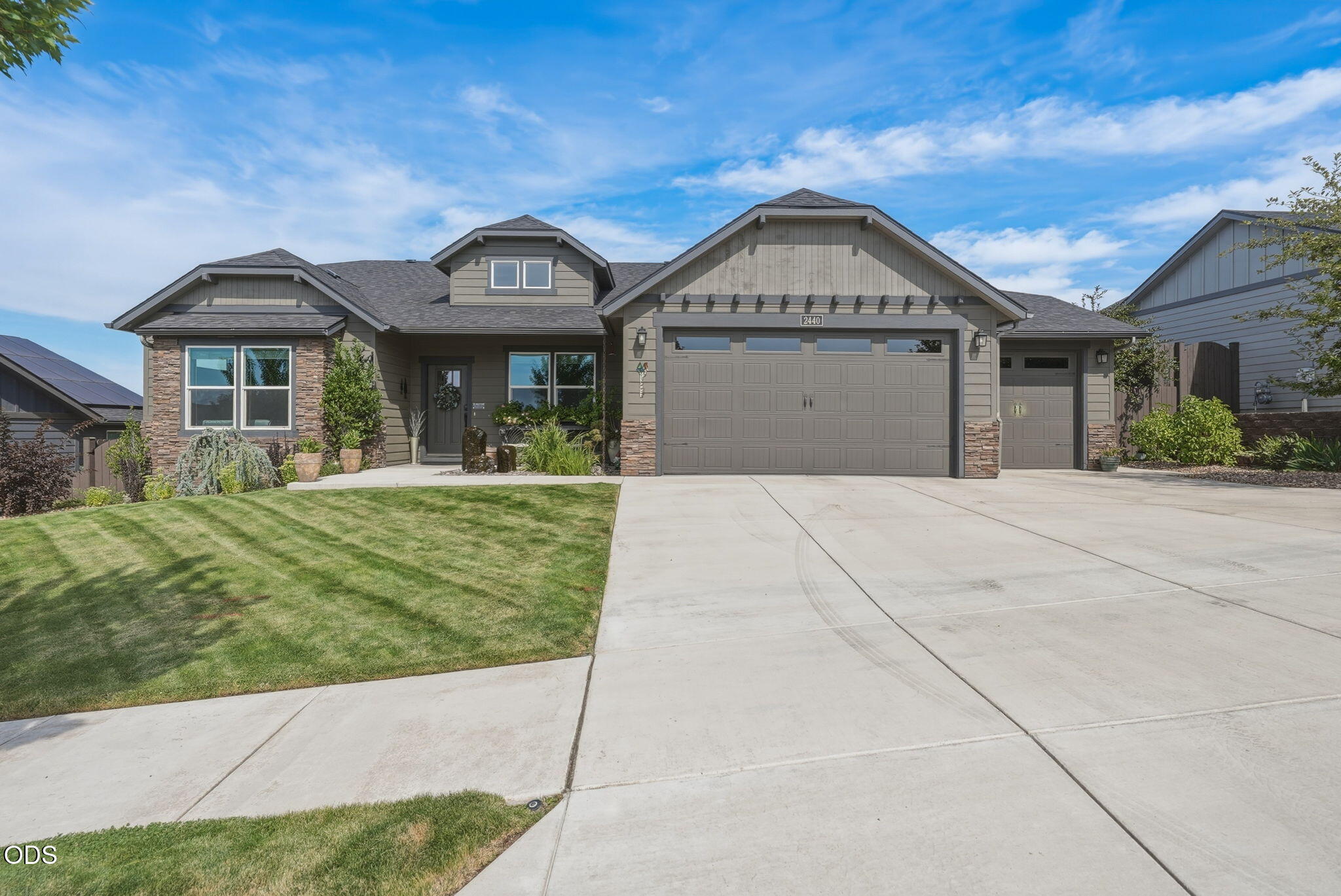 2440 SW 43rd Place