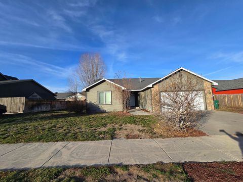 Tiny photo for 5151 Regency Drive, Klamath Falls, OR 97603 (MLS # 220212474)