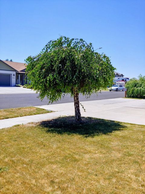 Tiny photo for 5151 Regency Drive, Klamath Falls, OR 97603 (MLS # 220212474)