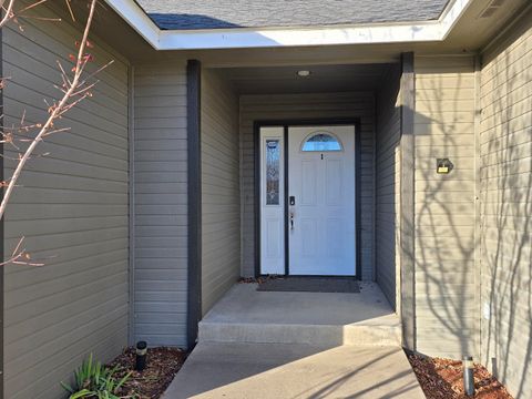 Tiny photo for 5151 Regency Drive, Klamath Falls, OR 97603 (MLS # 220212474)