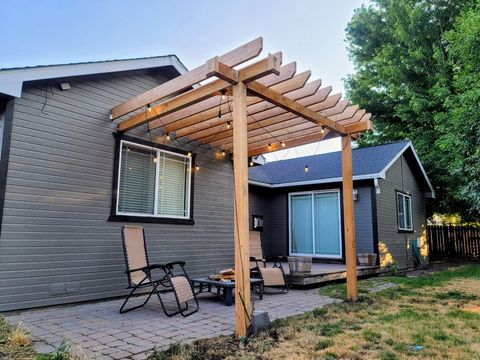 Tiny photo for 5151 Regency Drive, Klamath Falls, OR 97603 (MLS # 220212474)