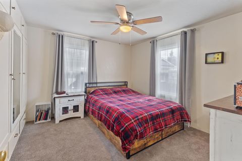 Tiny photo for 418 SE L Street, Grants Pass, OR 97526 (MLS # 220213247)