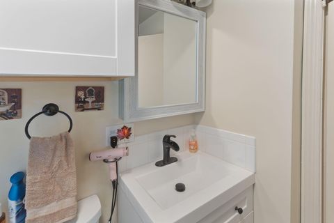 Tiny photo for 418 SE L Street, Grants Pass, OR 97526 (MLS # 220213247)