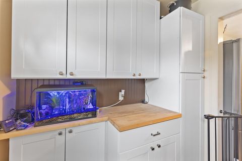 Tiny photo for 418 SE L Street, Grants Pass, OR 97526 (MLS # 220213247)