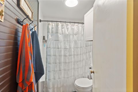 Tiny photo for 418 SE L Street, Grants Pass, OR 97526 (MLS # 220213247)