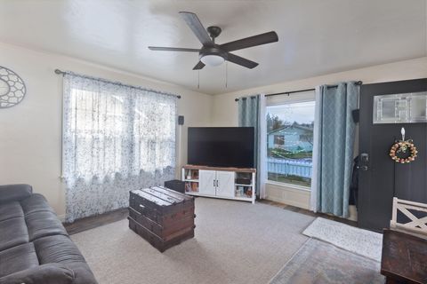 Tiny photo for 418 SE L Street, Grants Pass, OR 97526 (MLS # 220213247)
