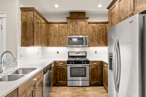 Tiny photo for 20779 Boulderfield Avenue, Bend, OR 97701 (MLS # 220216843)