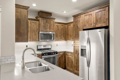 Tiny photo for 20779 Boulderfield Avenue, Bend, OR 97701 (MLS # 220216843)