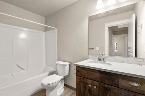 Tiny photo for 20779 Boulderfield Avenue, Bend, OR 97701 (MLS # 220216843)