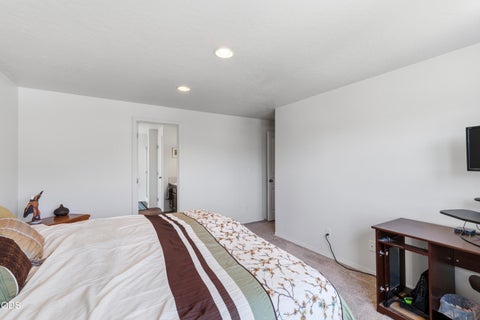 Tiny photo for 21382 NE Eagle Crossing Avenue, Bend, OR 97701 (MLS # 220222737)