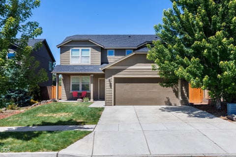 Photo of 21382 NE Eagle Crossing Avenue, Bend, OR 97701 (MLS # 220222737)