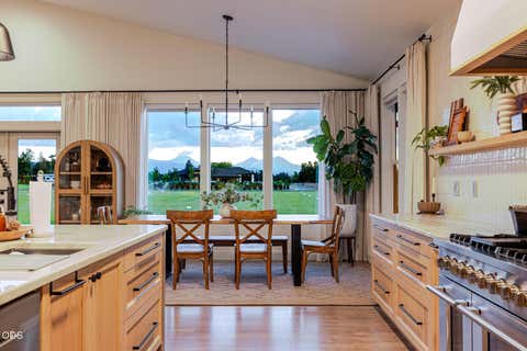 Tiny photo for 64794 Hunnell Road, Bend, OR 97703 (MLS # 220224449)