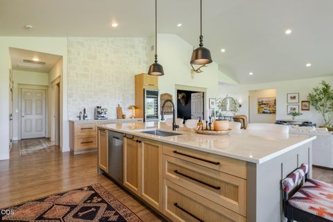 Tiny photo for 64794 Hunnell Road, Bend, OR 97703 (MLS # 220224449)