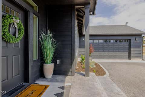 Tiny photo for 64794 Hunnell Road, Bend, OR 97703 (MLS # 220224449)