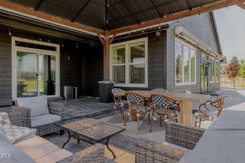 Tiny photo for 64794 Hunnell Road, Bend, OR 97703 (MLS # 220224449)