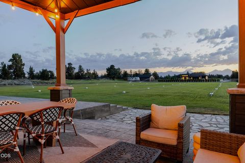 Tiny photo for 64794 Hunnell Road, Bend, OR 97703 (MLS # 220224449)