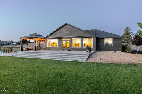 Tiny photo for 64794 Hunnell Road, Bend, OR 97703 (MLS # 220224449)