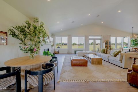 Tiny photo for 64794 Hunnell Road, Bend, OR 97703 (MLS # 220224449)