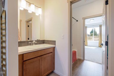 Tiny photo for 64794 Hunnell Road, Bend, OR 97703 (MLS # 220224449)