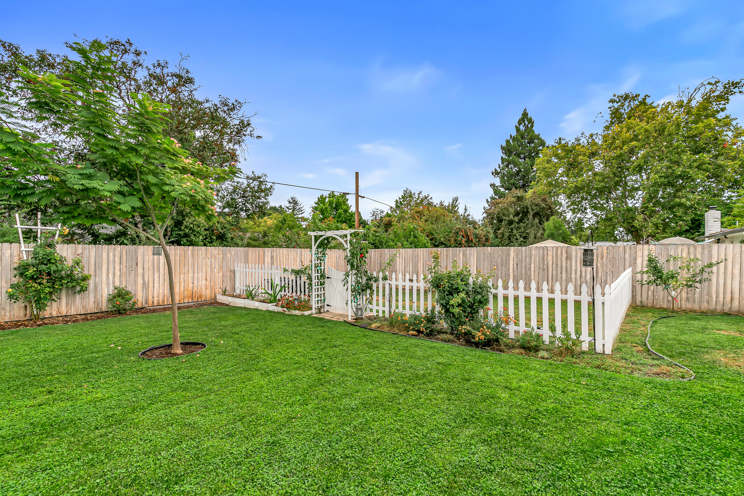 Country Club Manor - Residential